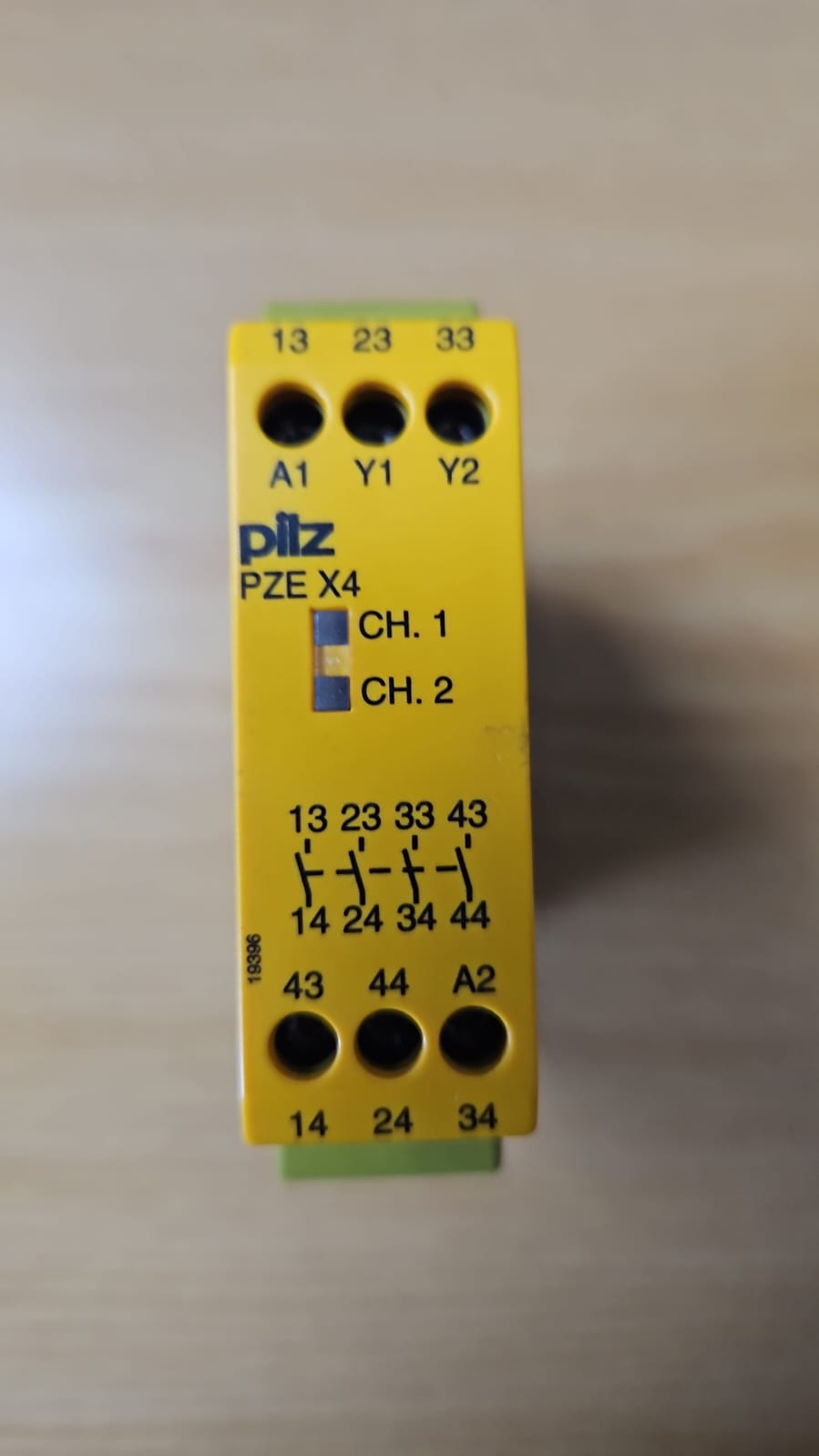 PILZ PZE X4 - 774585 Safety Relay 1