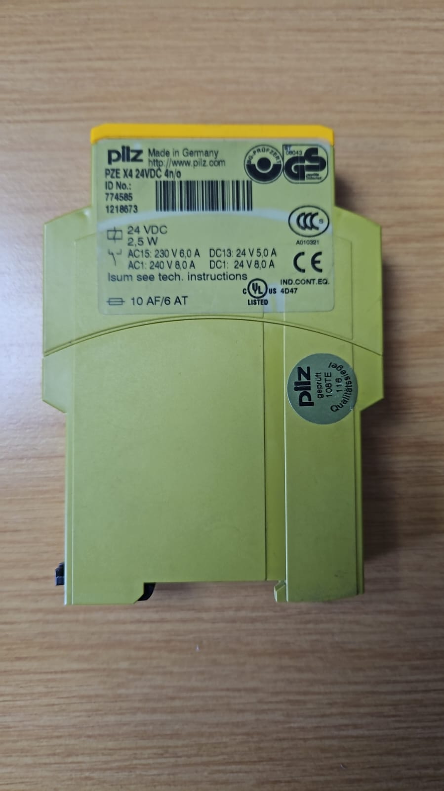 PILZ PZE X4 - 774585 Safety Relay 2
