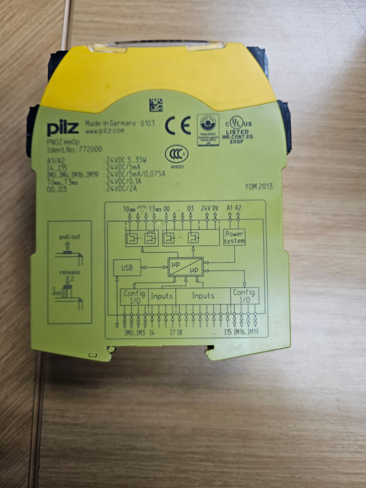 PILZ PNOZ mm0p - 772000 programmable safety relay 2