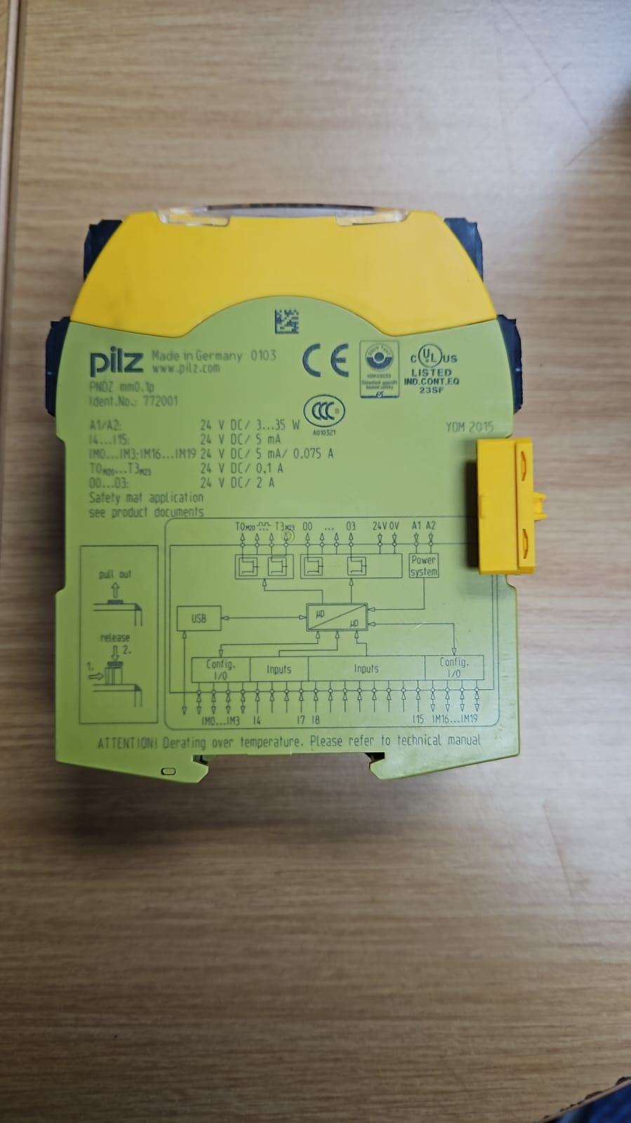 PILZ PNOZ mm0.1p - 772001 programmable safety relay 2